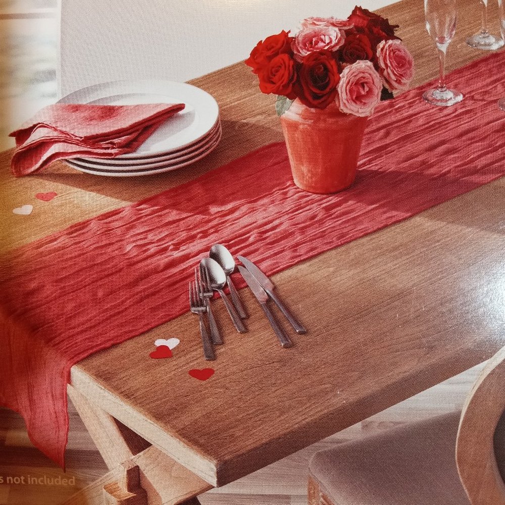 NWT Decorative Crinkle Sheer Table Runner